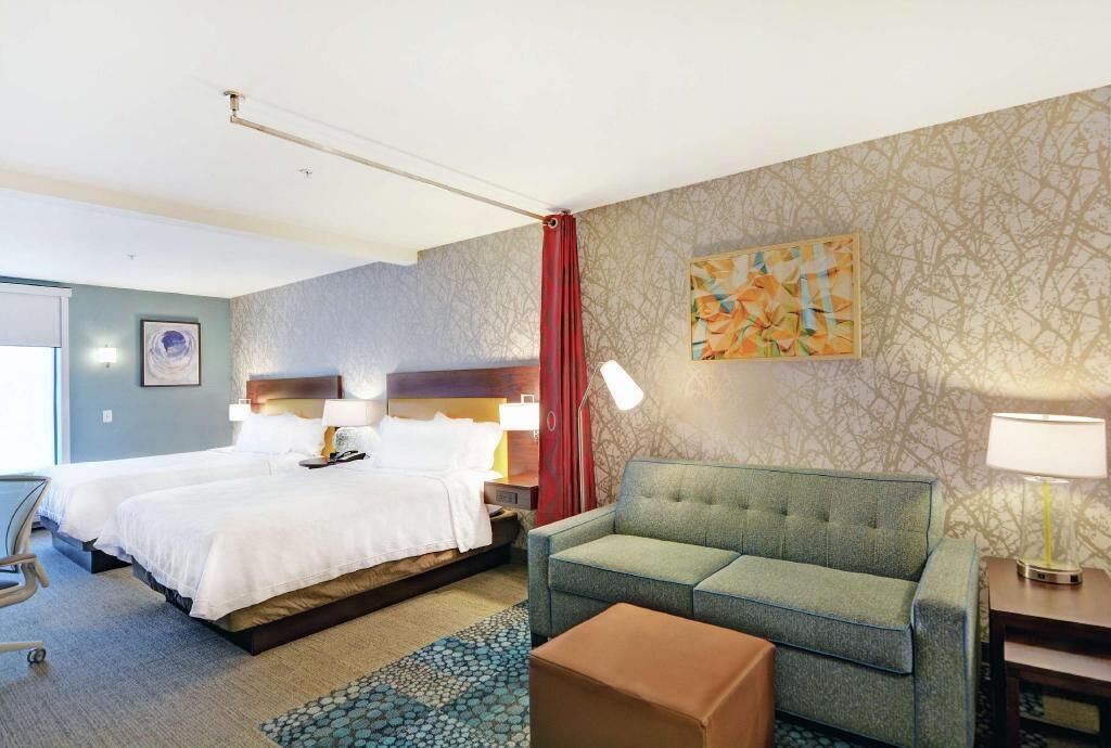 Premium bedding, in-room safe, desk, free WiFi