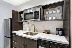 Microwave, dishwasher, cookware/dishes/utensils - Home2 Suites by Hilton Raleigh Durham Airport RTP (Morrisville)