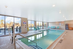 Innendørsbasseng