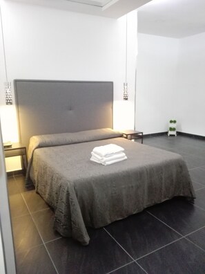 Chambre Double, baignoire à jets | Coffres-forts dans les chambres, bureau, fer et planche à repasser