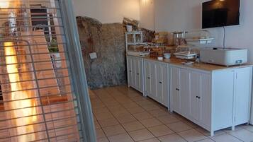 Free daily buffet breakfast