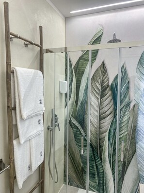 Honeymoon Double Room | Bathroom
