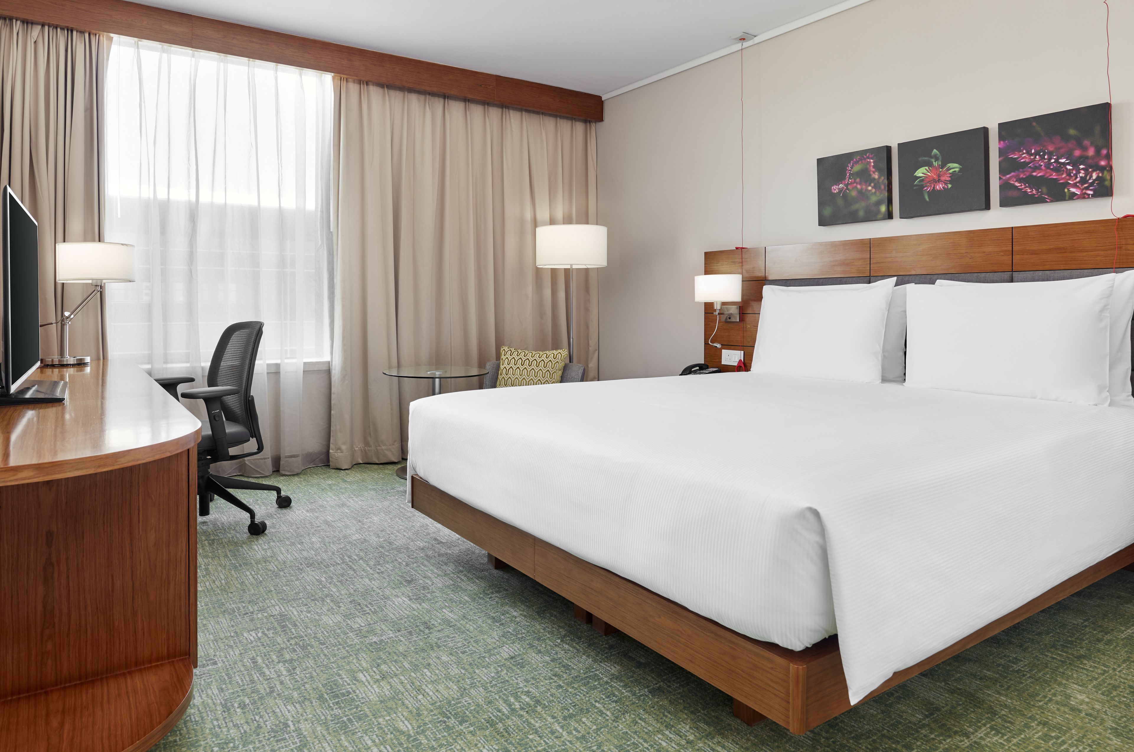 room, 1 king bed, accessible | in-room safe, individually decorated, individually furnished, desk