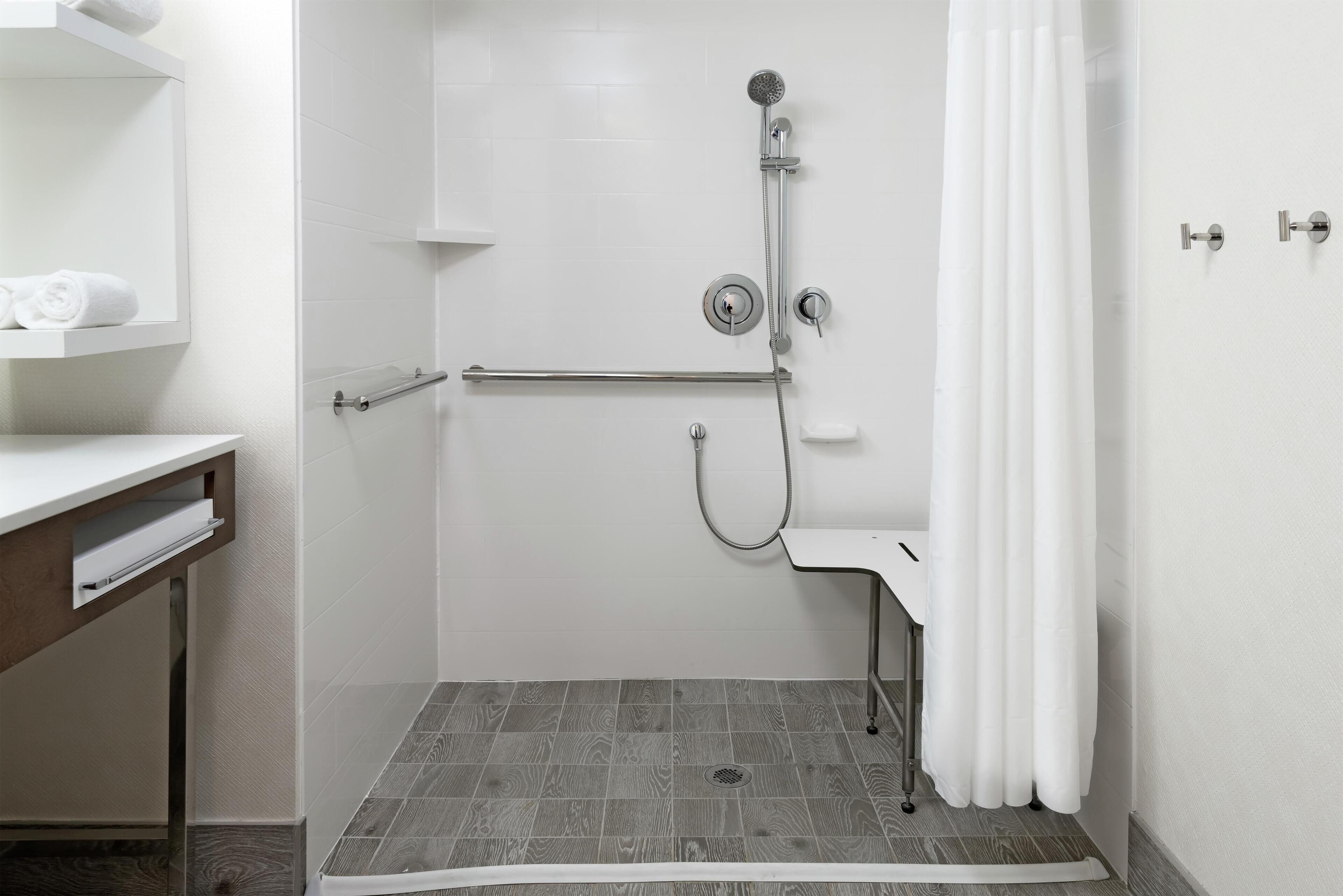 バスルームのシャワー