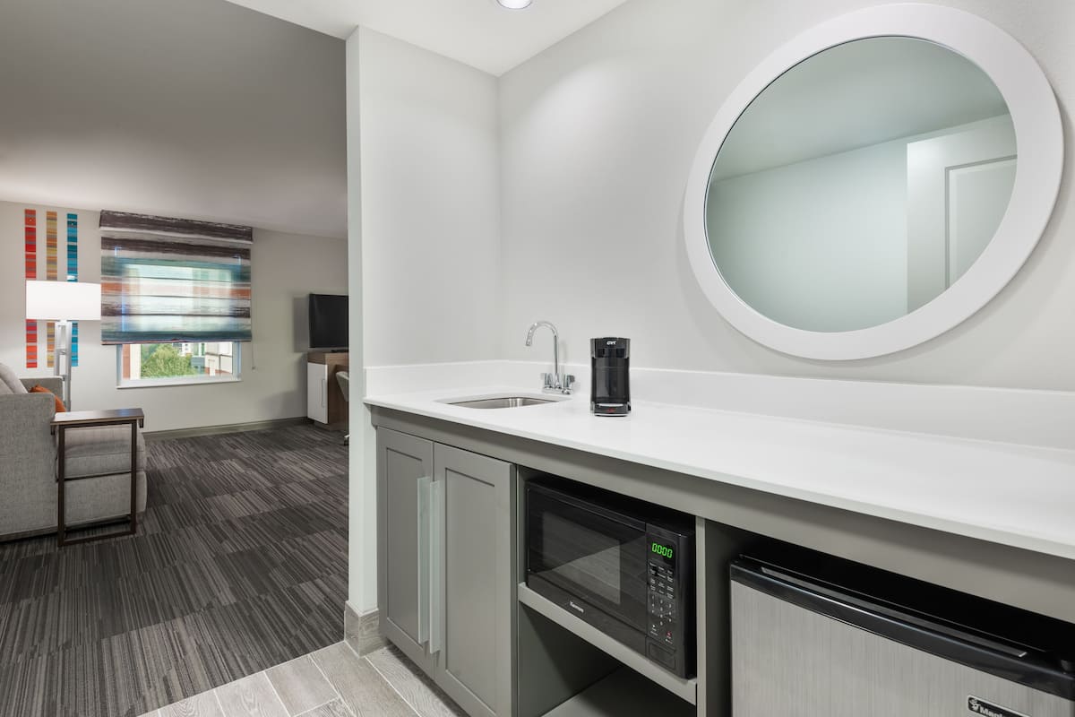 fridge, microwave, dishwasher, coffee/tea maker