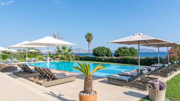 Outdoor pool, open 9 AM to 8 PM, pool loungers