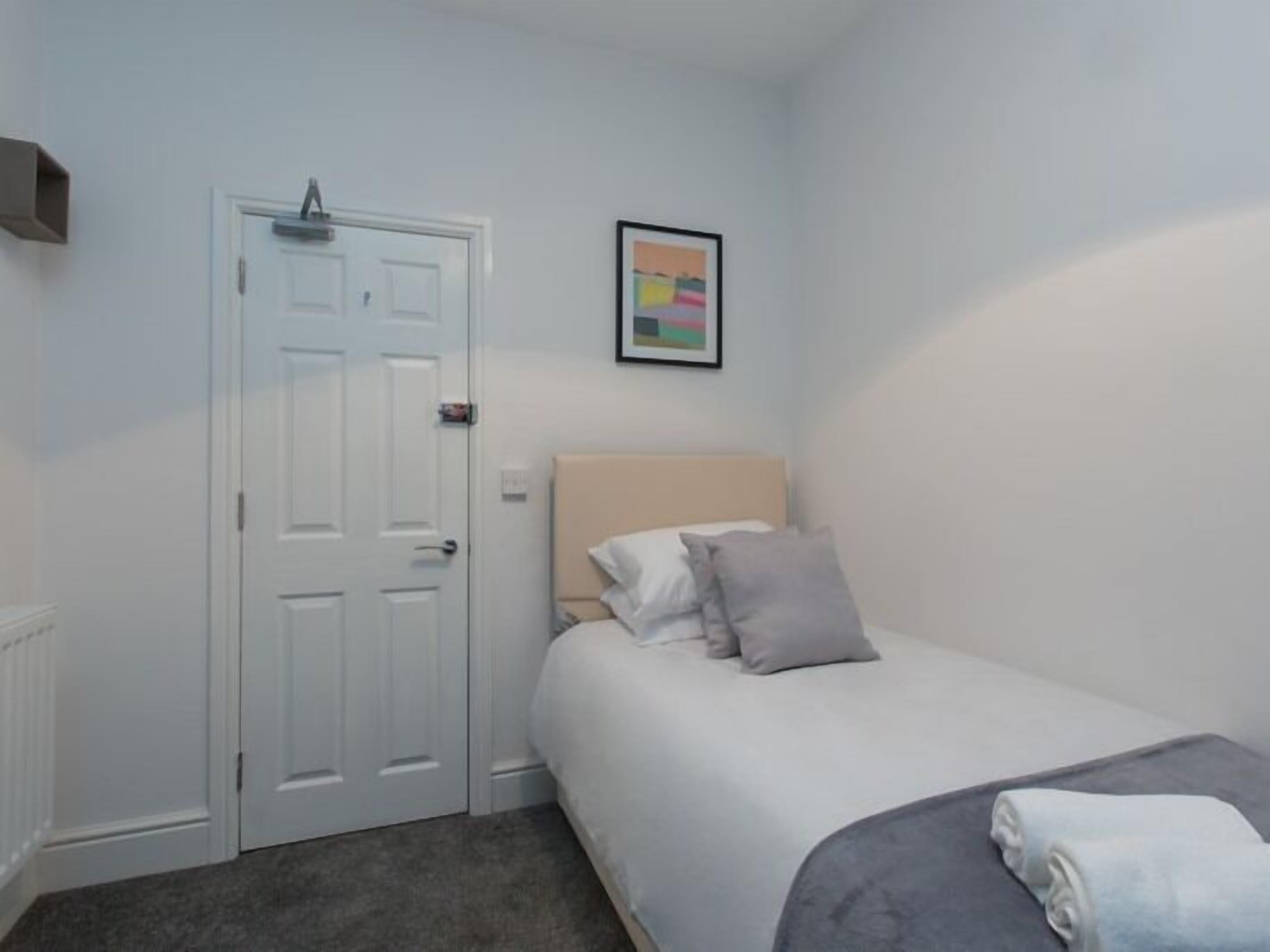 Kamar Single, kamar mandi umum (Room 5)