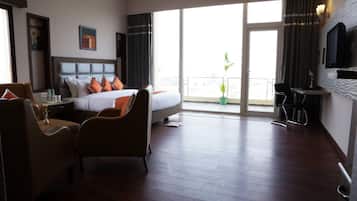 Suite Mewah, 1 kamar tidur | Seprai katun Mesir, seprai premium, selimut bulu angsa, dan minibar