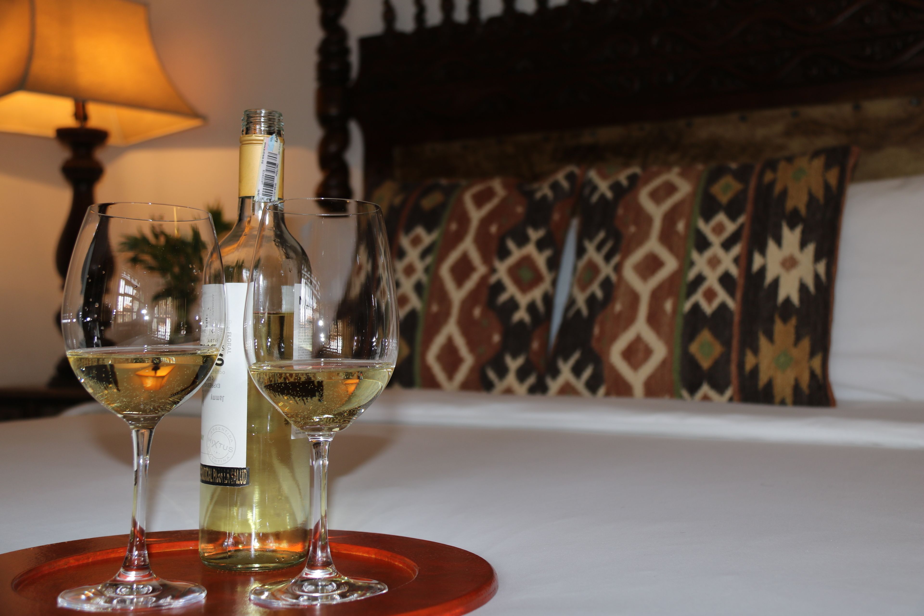 premium bedding, desk, free cots/infant beds, bed sheets