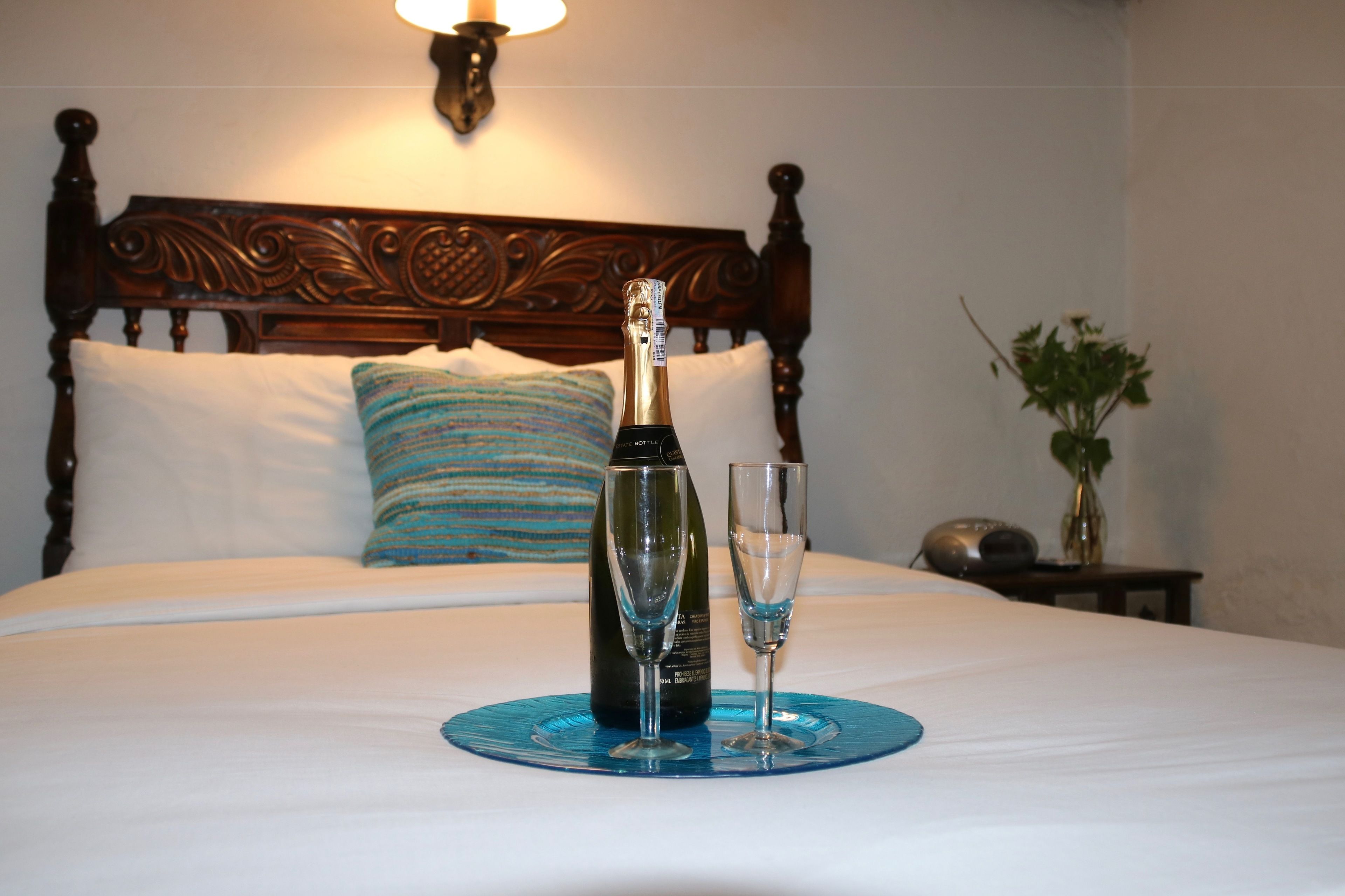 premium bedding, desk, free cots/infant beds, bed sheets