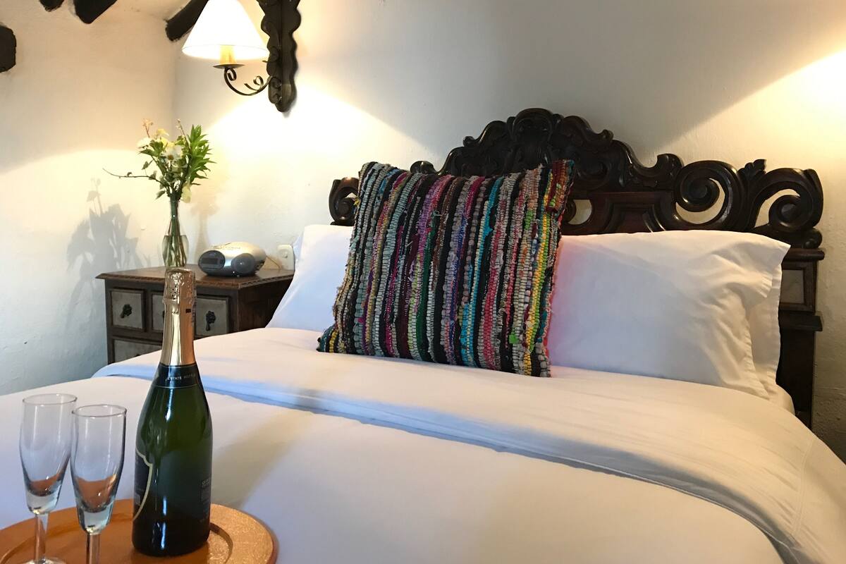 Ropa de cama de alta calidad, escritorio, cunas gratuitas y ropa de cama
