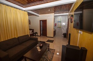 Suite | Área de sala de estar | Televisión de plasma