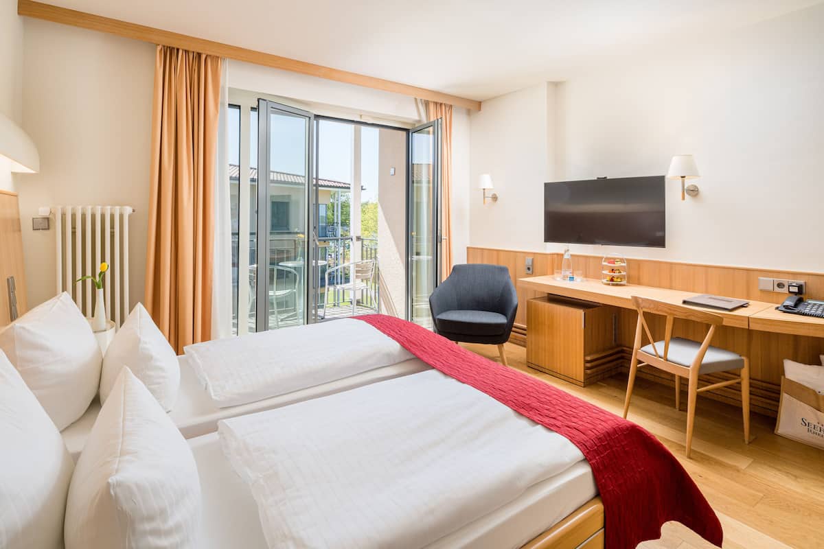 superior double room, lake view | 1 bedroom, minibar, desk, rollaway beds