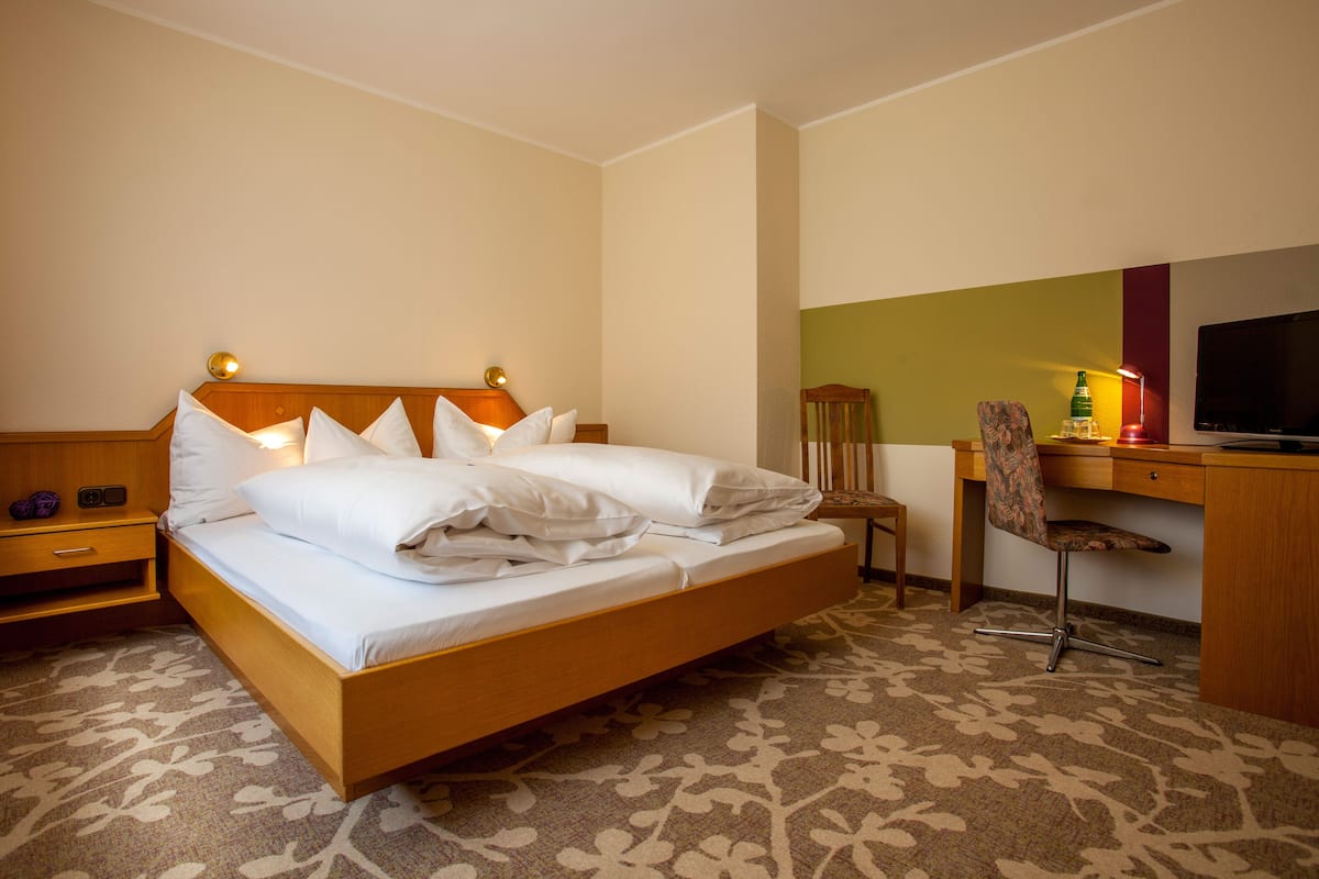 Tweepersoonskamer | Verduisterende gordijnen, babybedden, gratis wifi, beddengoed