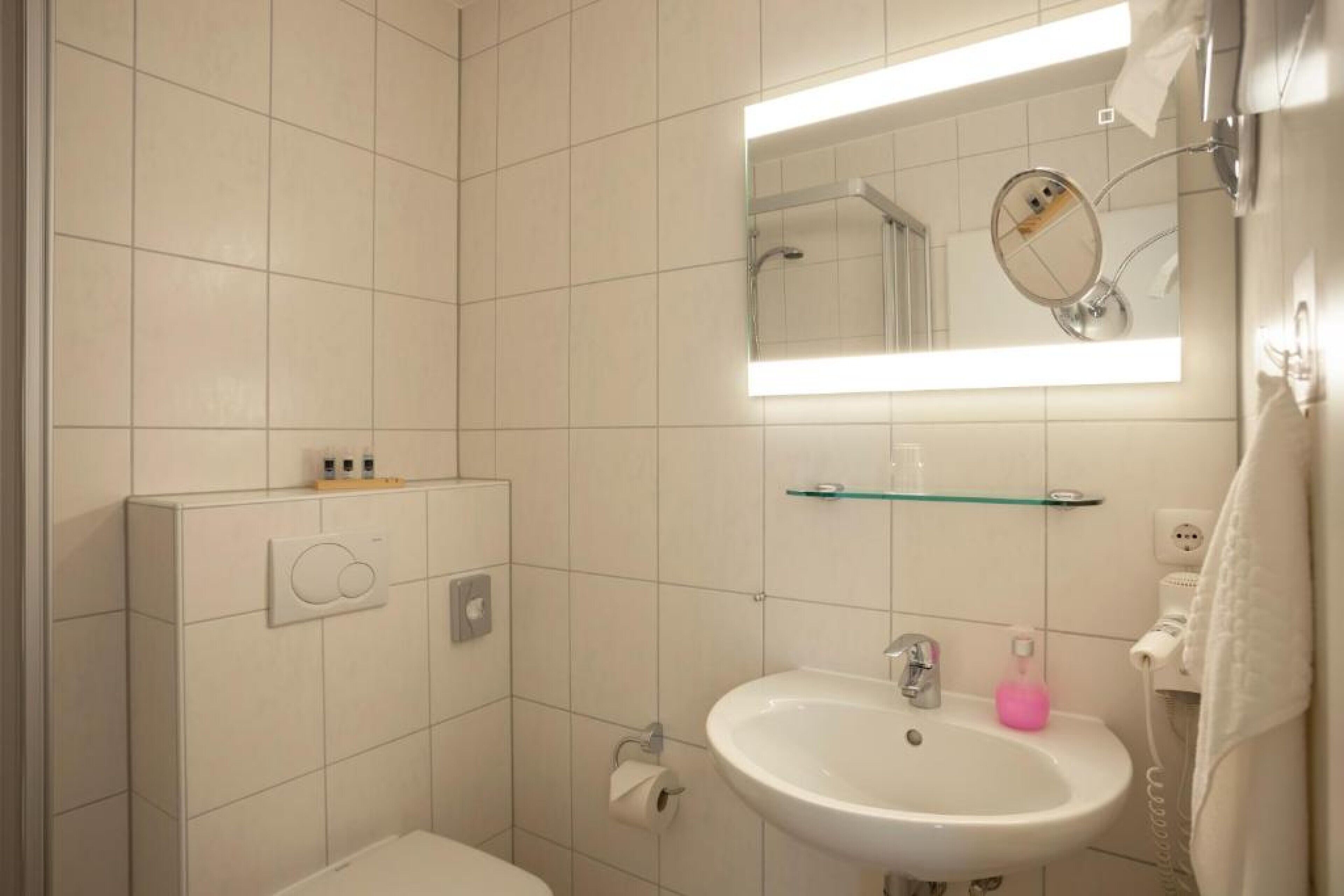 single room | bathroom | shower, free toiletries, hair dryer, towels
