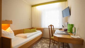 Einzelzimmer | Verdunkelungsvorhänge, Babybetten, kostenloses WLAN, Bettwäsche