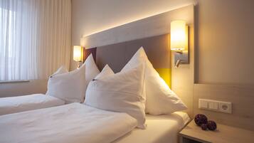 Double Room | Blackout drapes, cribs/infant beds, free WiFi, bed sheets