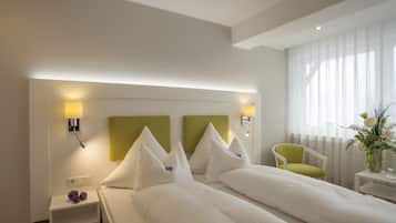 Comfort-Doppelzimmer, Balkon | Verdunkelungsvorhänge, Babybetten, kostenloses WLAN, Bettwäsche