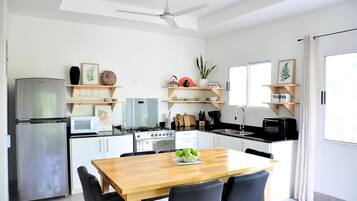 Signature Condo, 2 Bedrooms, Kitchen, Beachside | Private kitchen
