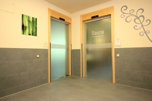 Aromaterapi, massage med varma stenar, sportmassage och 3 behandlingsrum