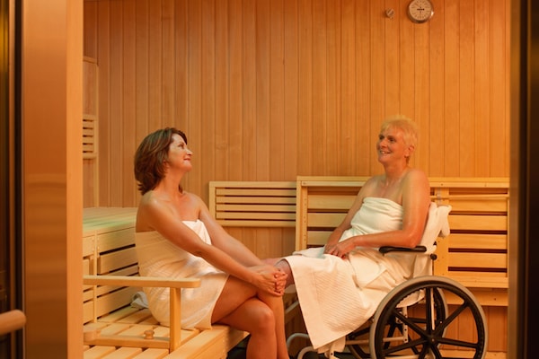 Aromatherapy, hot stone massages, sports massages, 3 treatment rooms