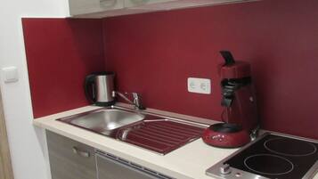 Fridge, espresso maker, coffee/tea maker, electric kettle