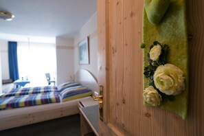 Familienzimmer | Hochwertige Bettwaren, Zimmersafe, Schreibtisch, kostenloses WLAN