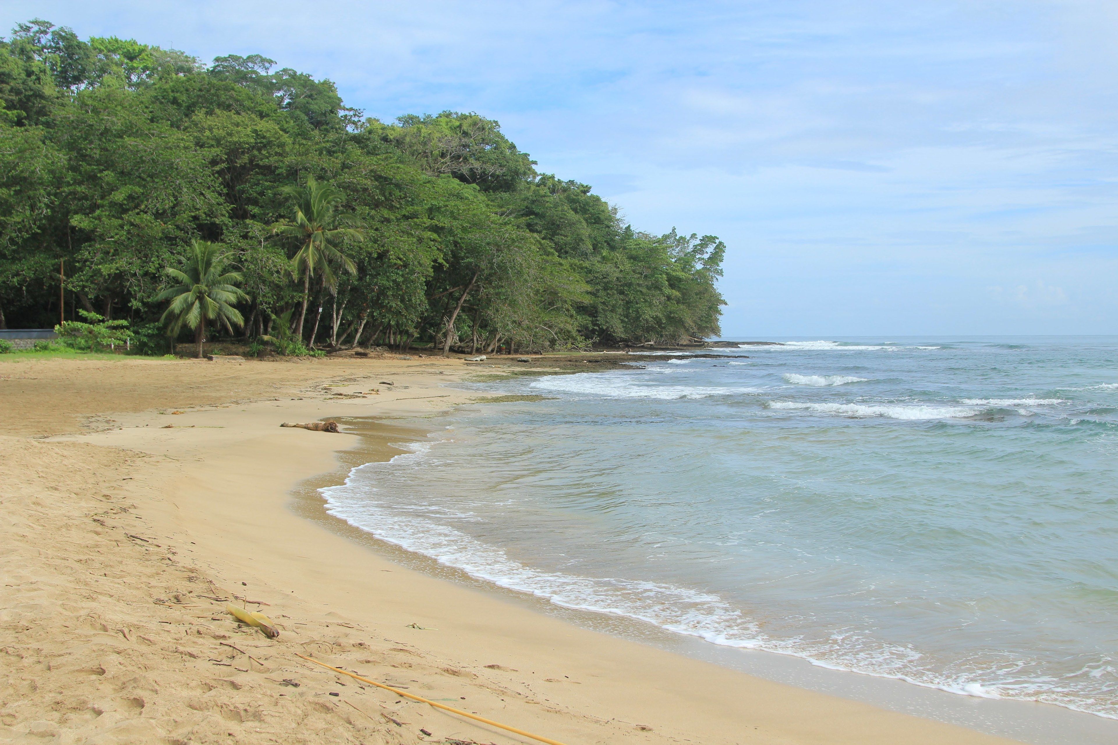 Ubicación a pie de playa, arena blanca, toallas de playa y kayak