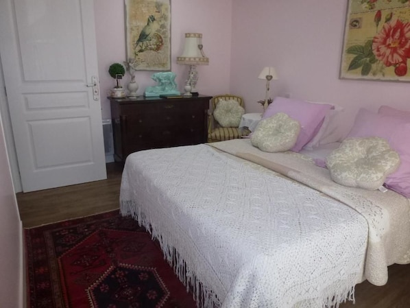 Double Room | Individually decorated, individually furnished, desk, blackout curtains