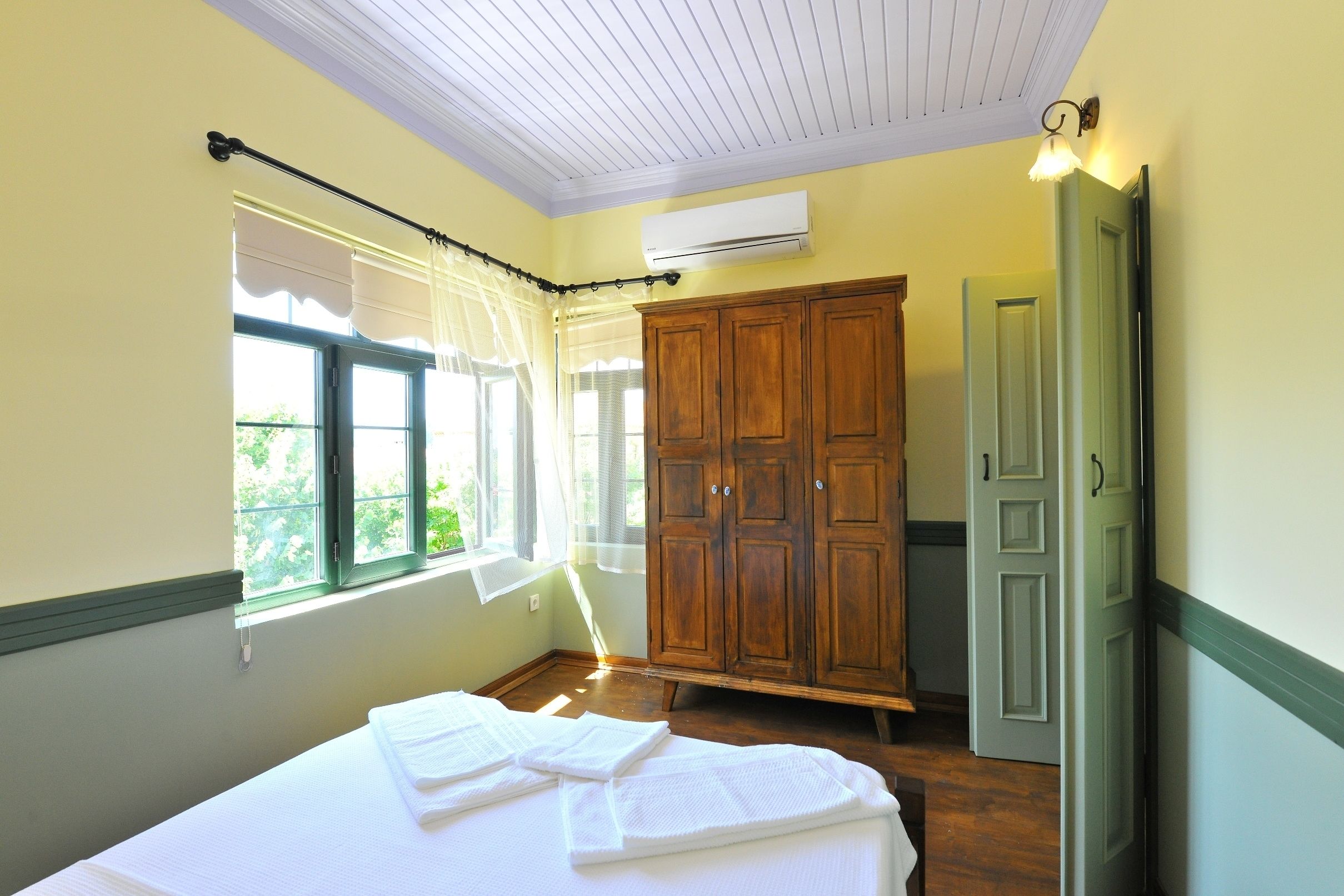 Studio, 1 Double Bed and 1 Single Bed | In-room safe, blackout drapes, free WiFi, bed sheets