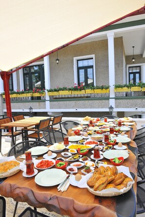 Free daily local cuisine breakfast  - Petrino Gokceada Hotel & Kitchen (Gökçeada)
