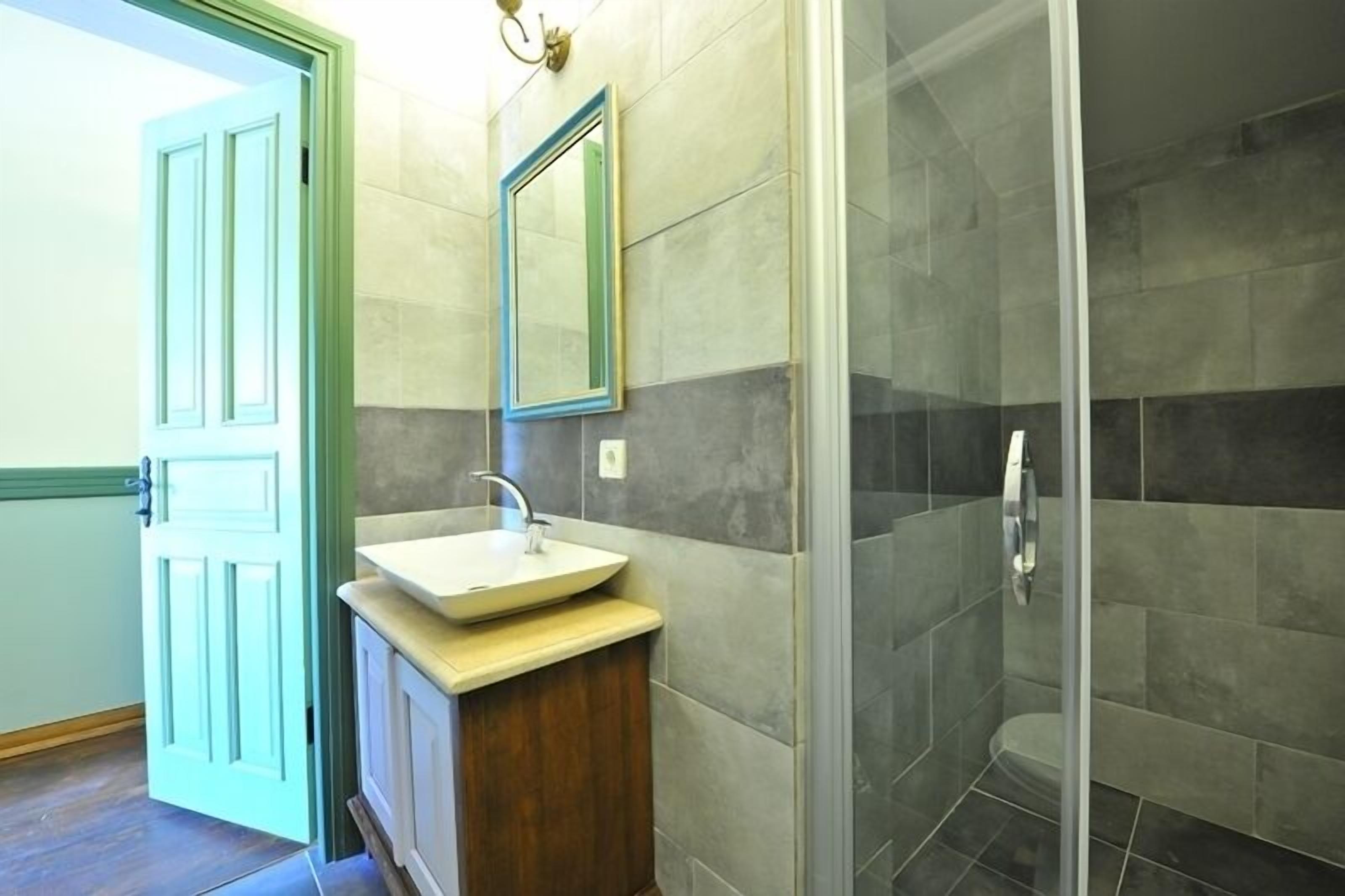 superior double room, 1 double bed | bathroom | shower, free toiletries, hair dryer, slippers