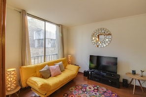 Departamento estándar, 1 cama matrimonial y sofá cama | Sala de estar | Televisión de pantalla plana y Netflix 