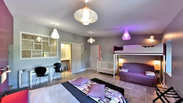 Chambre Quadruple Familiale | 1 chambre, literie de qualité supérieure, décoration personnalisée