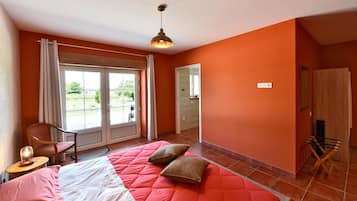 Chambre Double Confort, 1 trÚs grand lit, accessible aux personnes à mobilité réduite, non-fumeurs | Vue de la chambre