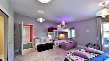 Quadrupla familiare | 1 camera, biancheria da letto di alta qualità, con stile personalizzato