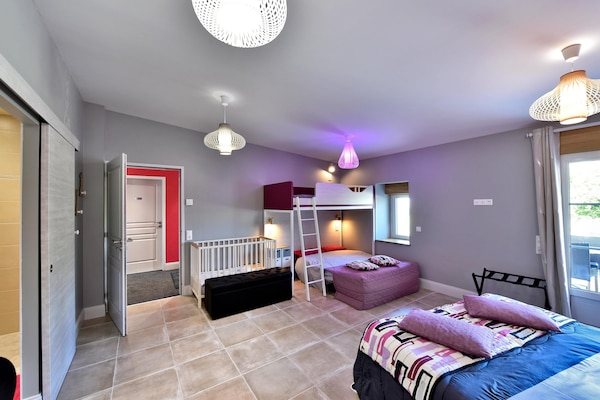 Habitación cuádruple familiar | 1 habitación, ropa de cama de alta calidad y decoración personalizada