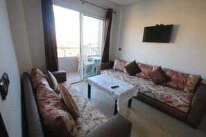 Premium Apartment, 1 Bedroom | Living area | 32-inch plasma TV with satellite channels, TV - Résidence Triangulo (Tamri)