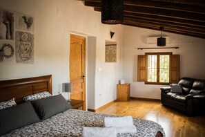 Doppelzimmer (Moscatell) | Verdunkelungsvorhänge, Zustellbetten, kostenloses WLAN, Bettwäsche