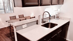 Fridge, microwave, oven, stovetop - Skyline Apartment (Austin)