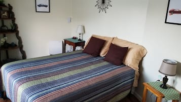 1 habitación, tabla de planchar con plancha, wifi gratis y ropa de cama