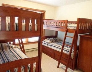 4 chambres, fer et planche à repasser, Wi-Fi gratuit, draps fournis