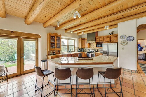 Arroyo Seco Adobe w/ Hot Tub Near Taos Ski Valley!