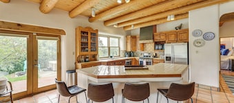 Arroyo Seco Home mit Whirlpool in der Nähe von Taos Ski Valley!