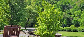 ~*~Maggie Valley Chalet ~*~
5 min from BlueRidge Parkway
2BR/2BR/Wifi/Smart TVs
