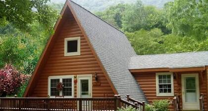 ~*~Maggie Valley Chalet ~*~
5 min from BlueRidge Parkway
2BR/2BR/Wifi/Smart TVs