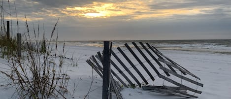 Am Strand, Liegestühle, Strandtücher