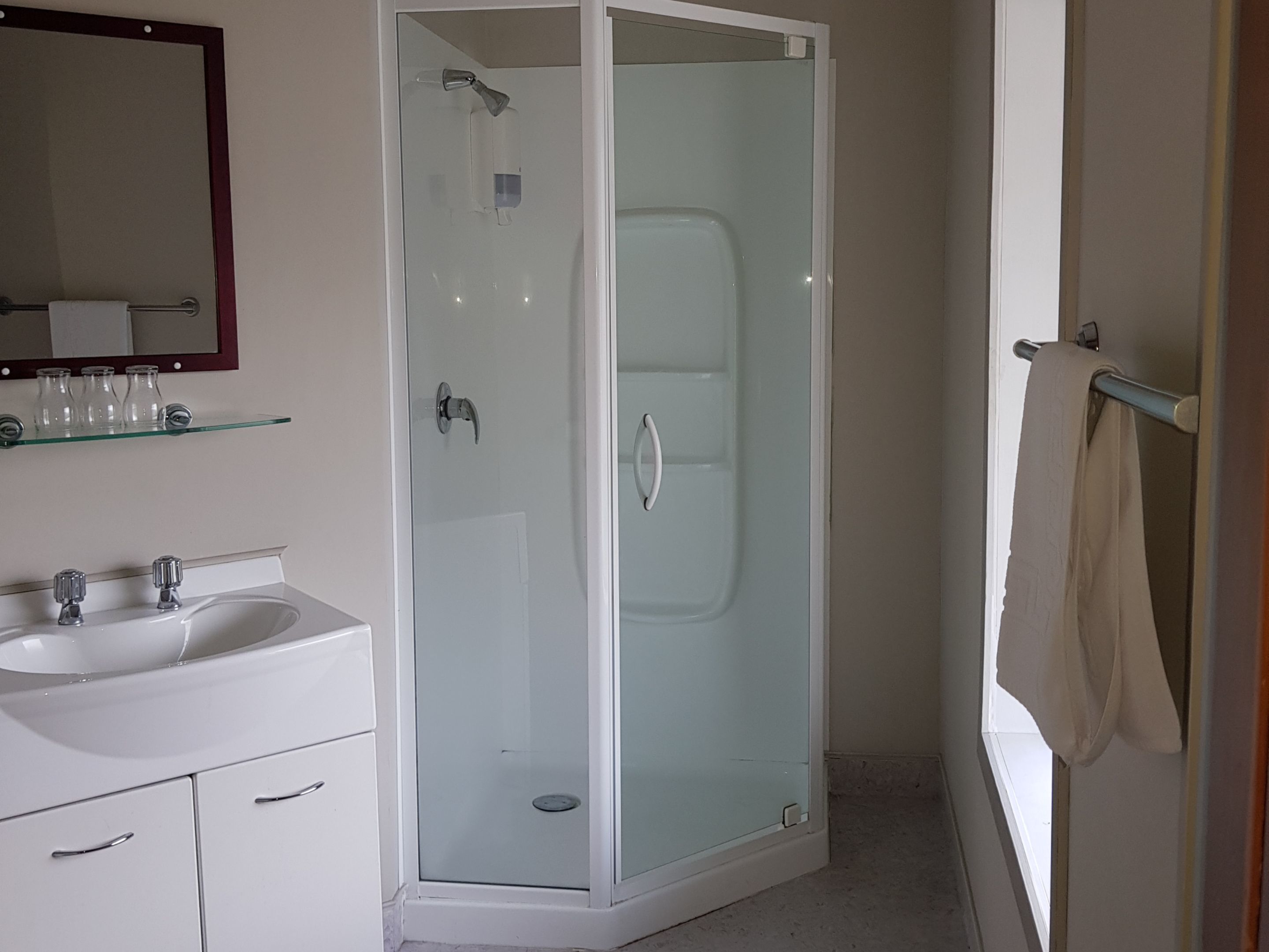 Ensuite Unit | Bathroom shower