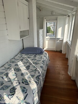 3 slaapkamers, een strijkplank/strijkijzer, gratis wifi, beddengoed