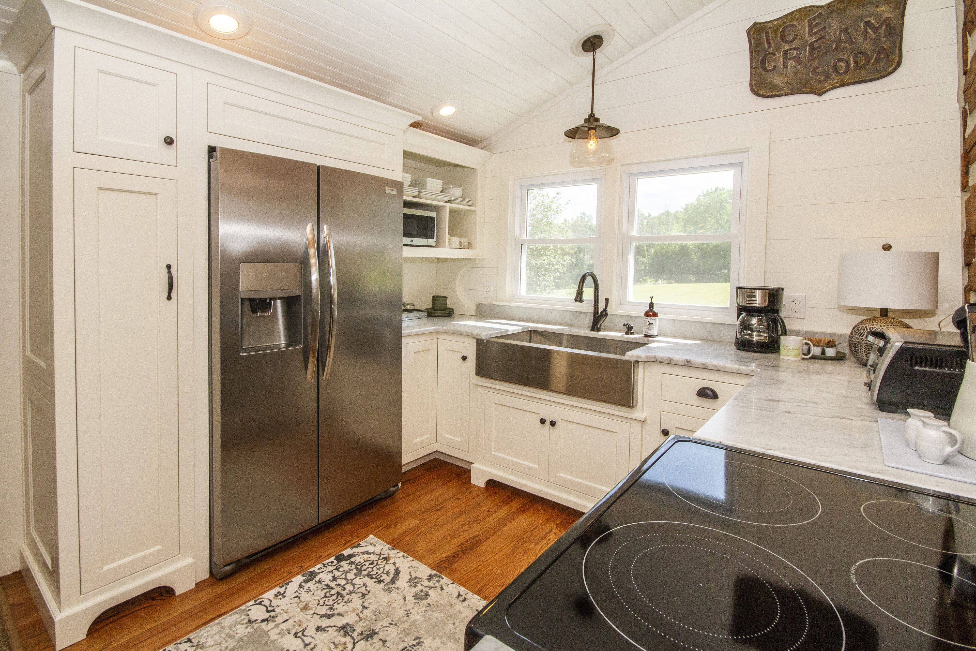 The Willox Cabin, Private Farm, 2 Bed 2 BA, 9 Miles to Downtown Knoxville & UT